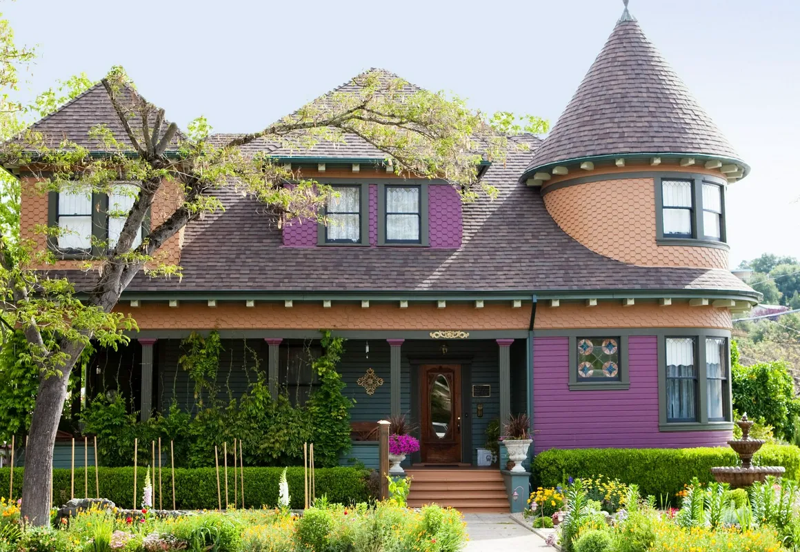 Kelley & Young Wine Garden Inn hotel hero