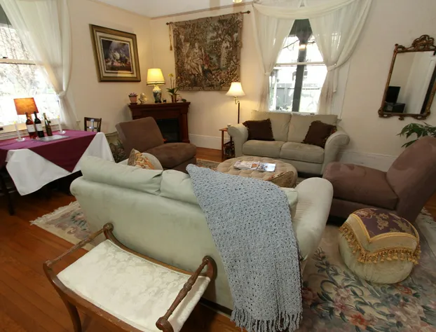 Kelley & Young Wine Garden Inn hotel detail image 2