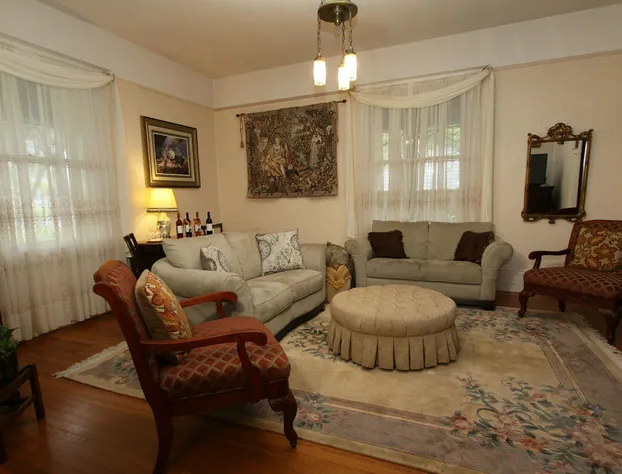 Kelley & Young Wine Garden Inn hotel detail image 3