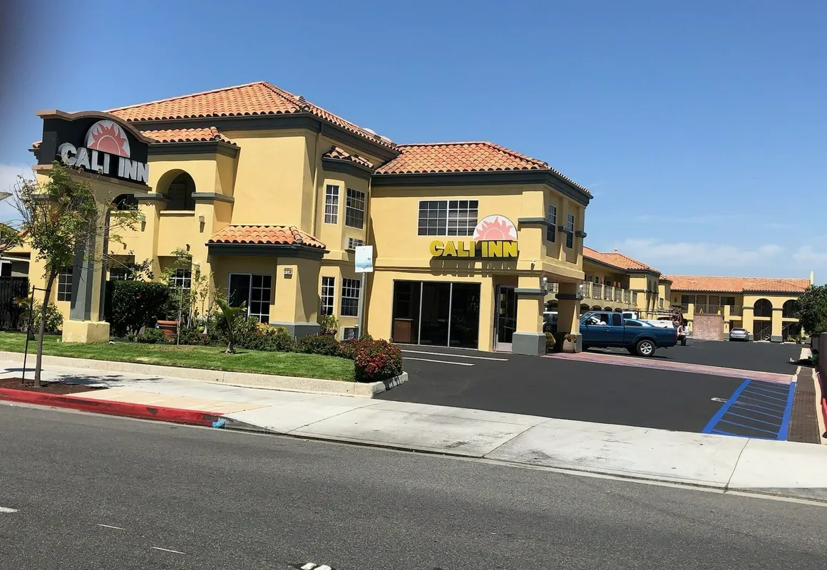 Cali Inn hotel hero