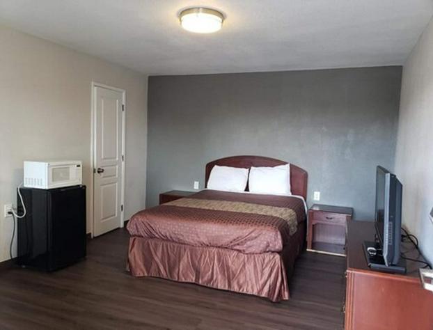 Classic Inn & Suites hotel detail image 3