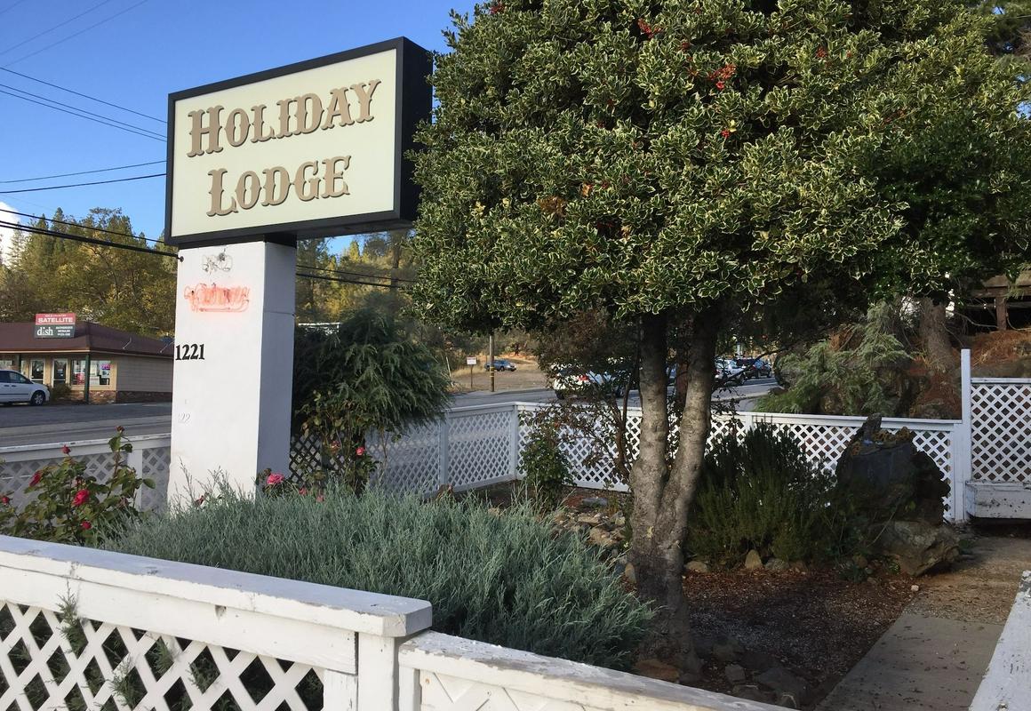 Holiday Lodge hotel hero