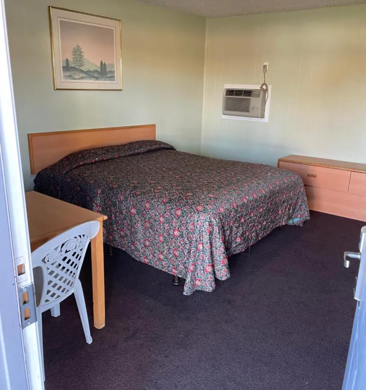 Ramona Motel hotel hero