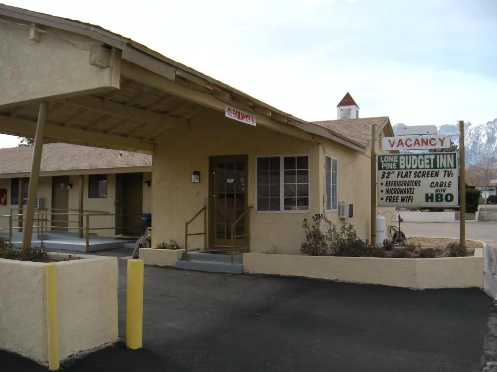Lone Pine Budget Inn hotel hero