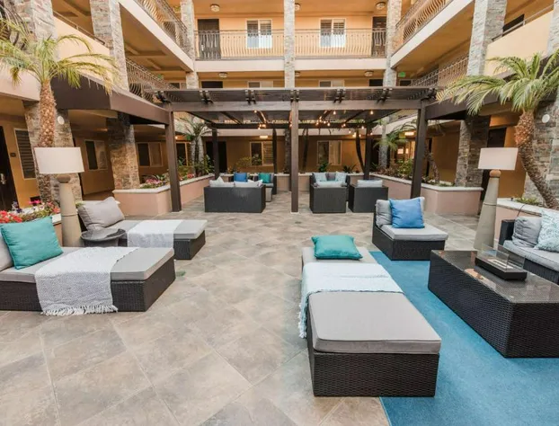 Best Western Plus Manhattan Beach Hotel hotel detail image 2