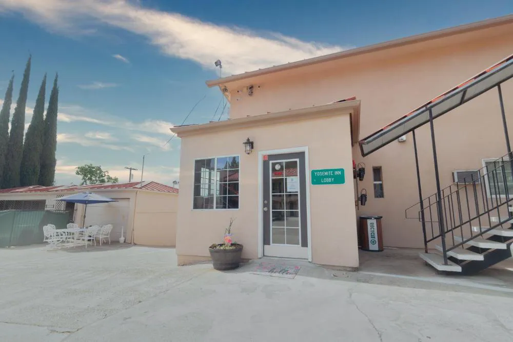 The Yosemite Inn hotel hero