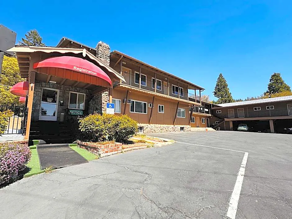 Alpine Lodge hotel hero