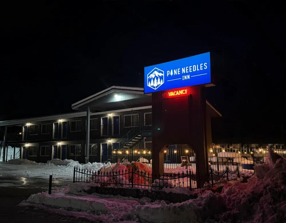 Pine Needles Inn hotel hero