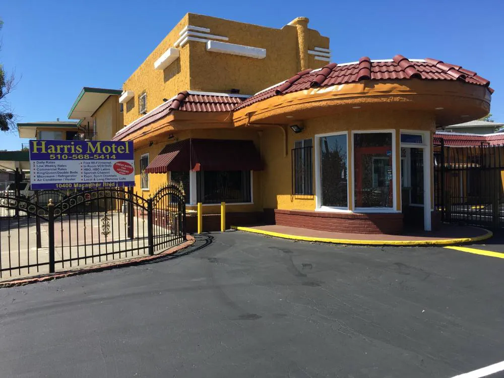 Harris Motel hotel hero