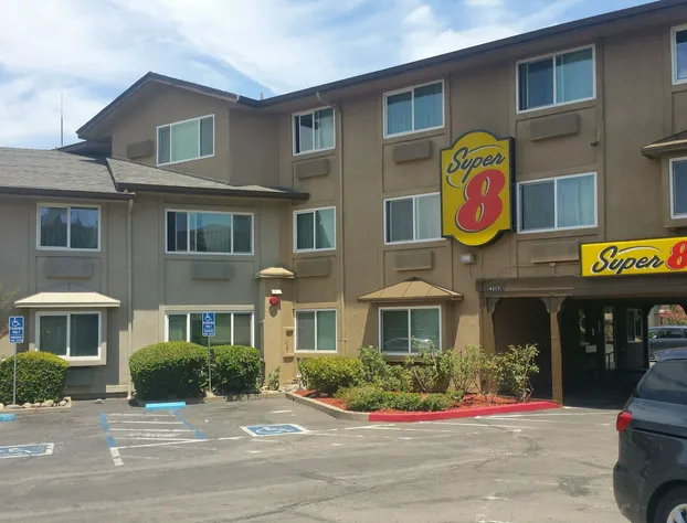 Super 8 by Wyndham Sacramento North hotel detail image 3