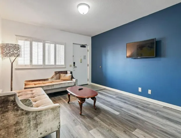 Lions Gate Hotel hotel detail image 4