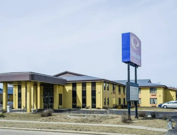 Econo Lodge Inn & Suites Wisconsin Dells hotel detail image 1