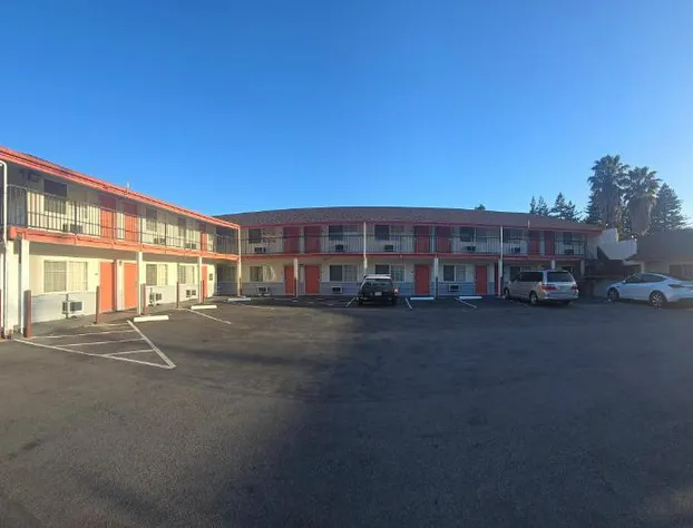 National 9 Santa Cruz hotel detail image 2