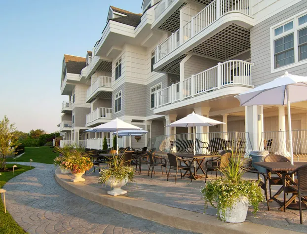 Water's Edge Resort & Spa hotel detail image 2