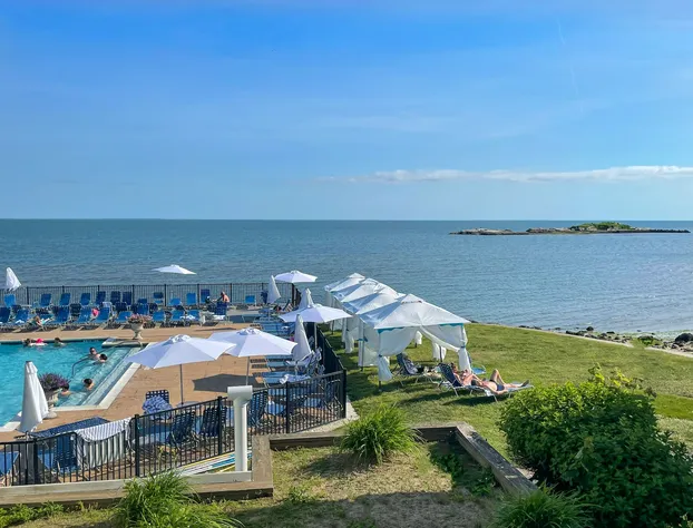 Water's Edge Resort & Spa hotel detail image 4