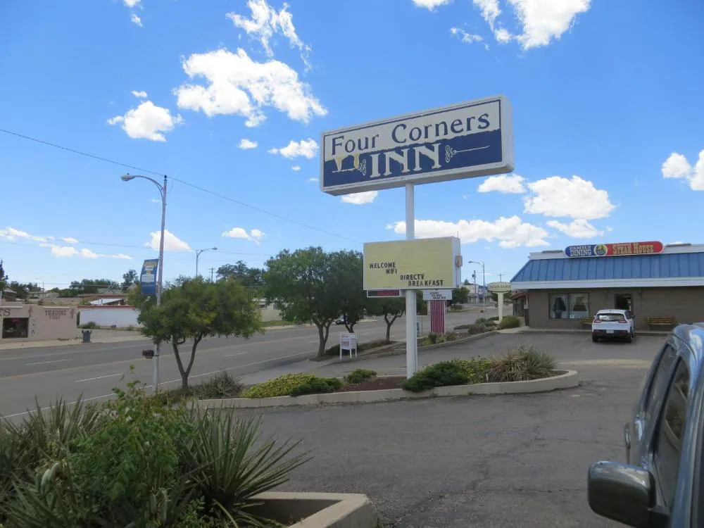 Four Corners Inn hotel hero