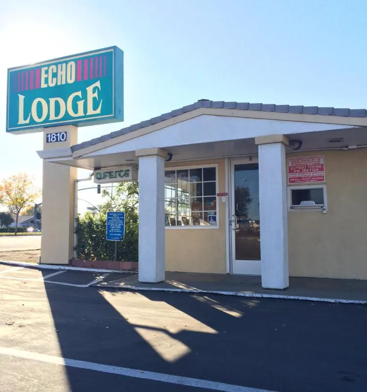 Echo Lodge hotel hero