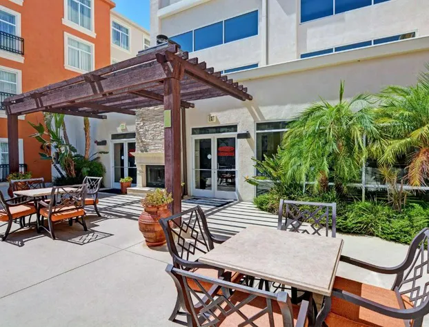 Embassy Suites by Hilton Valencia hotel detail image 2