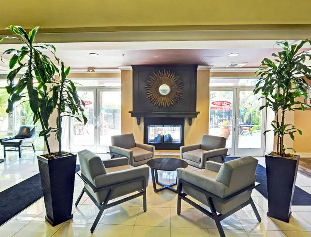 Embassy Suites by Hilton Valencia hotel detail image 4
