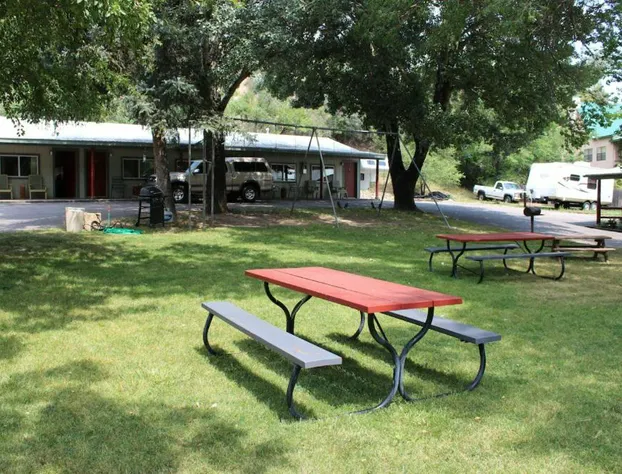 Wapiti Self-Service Lodge hotel detail image 1