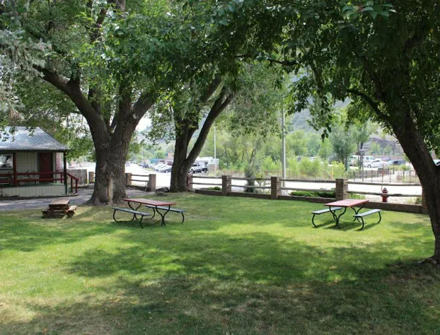 Wapiti Self-Service Lodge hotel detail image 3