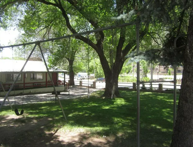 Wapiti Self-Service Lodge hotel detail image 4