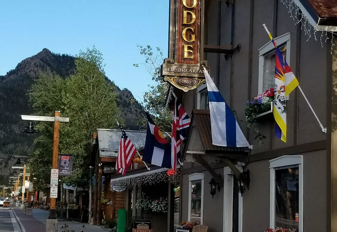 Frisco Lodge hotel hero