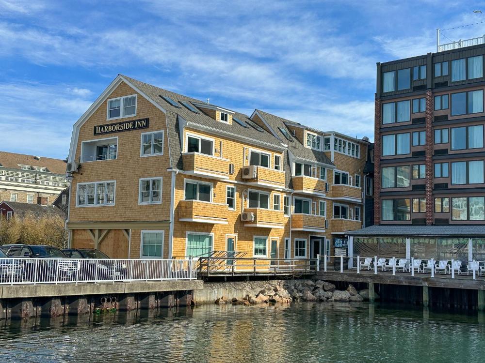 Harborside Inn hotel hero