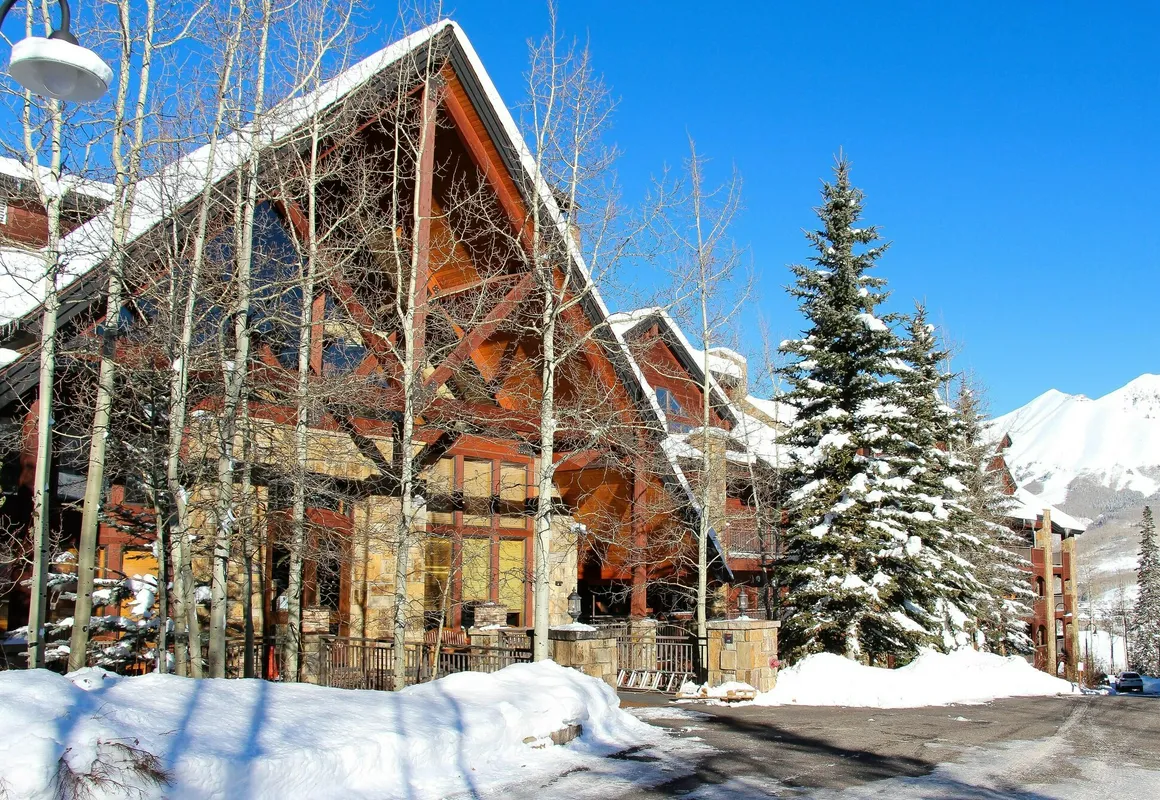 Bear Creek Lodge hotel hero