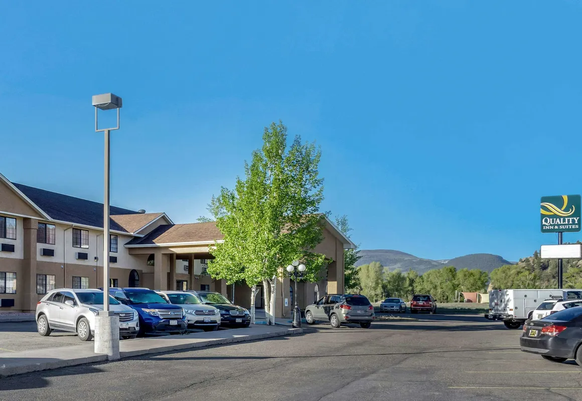 Quality Inn & Suites hotel hero