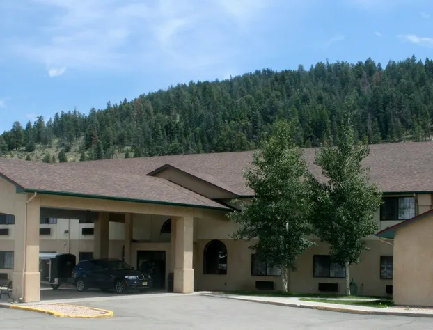 Quality Inn & Suites hotel detail image 1