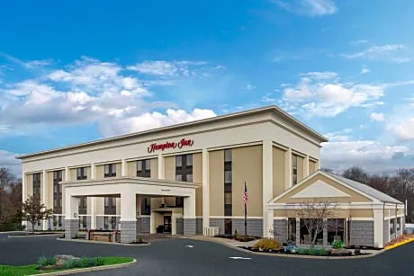 Hampton Inn Groton hotel hero