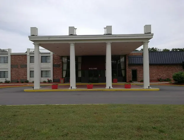 Mystic River Hotel & Suites Near Casinos hotel detail image 1