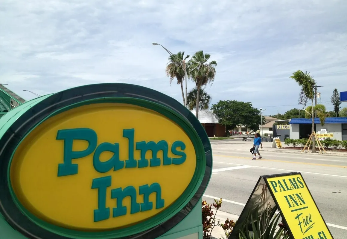 Palms Inn hotel hero