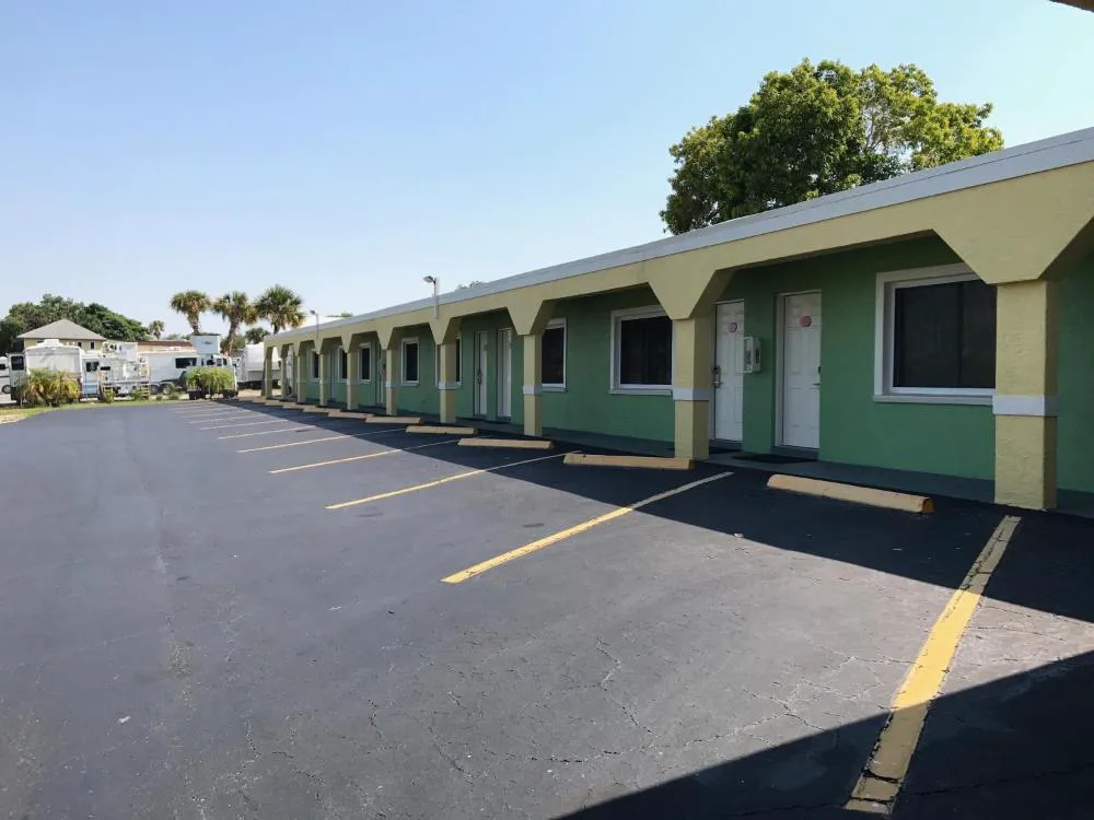 Apollo Inn Motel hotel hero