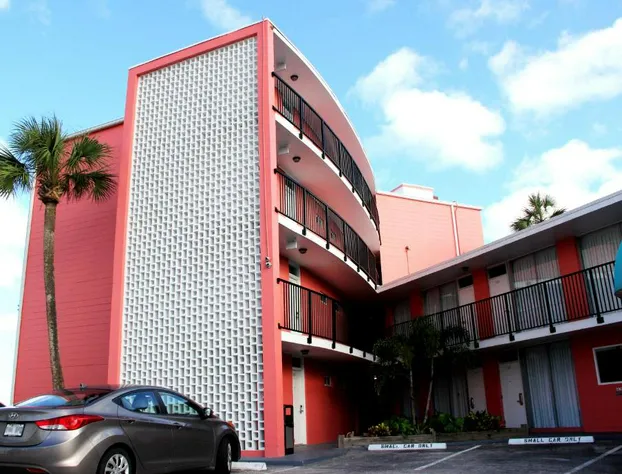 Cove Motel Oceanfront hotel detail image 1