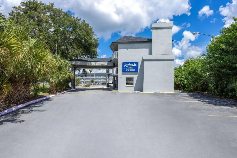 Howard Johnson by Wyndham Orlando Lake Buena Vista South hotel hero