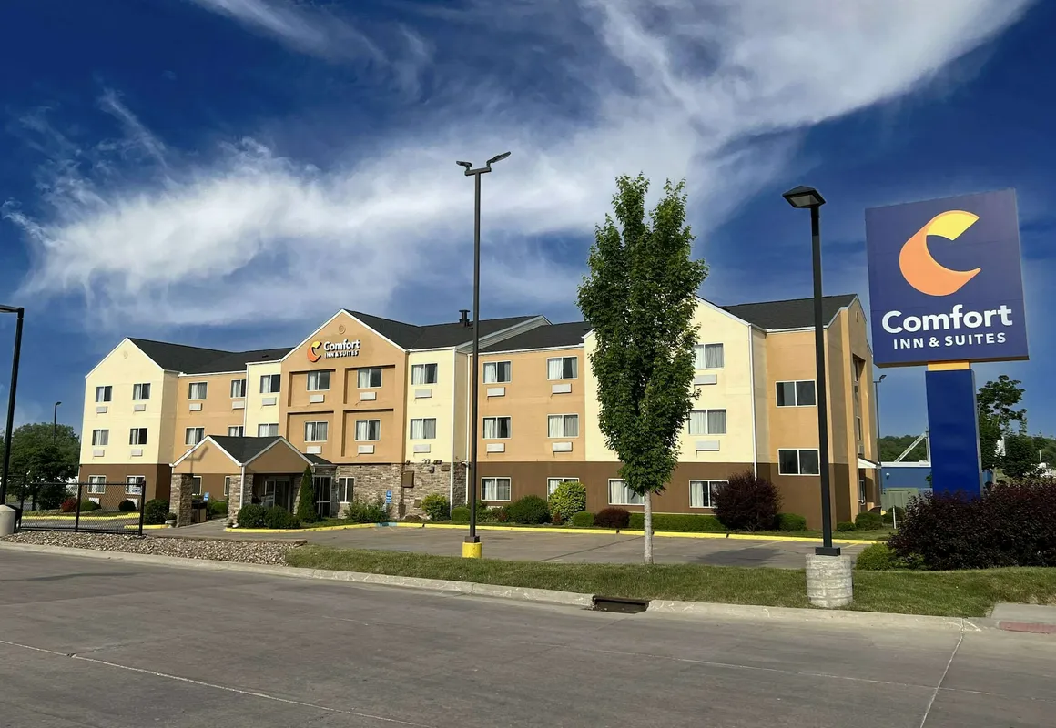 Comfort Inn & Suites Coralville - Iowa City near Iowa River Landing hotel hero