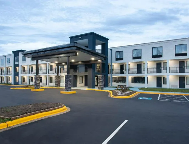 University Inn & Suites hotel detail image 2