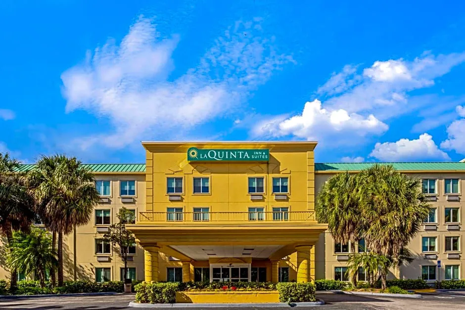 La Quinta Inn & Suites by Wyndham Miami Cutler Bay hotel hero