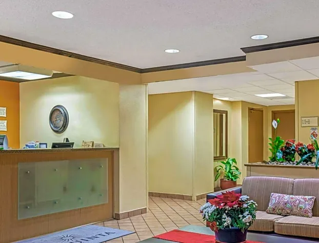 La Quinta Inn & Suites by Wyndham Miami Cutler Bay hotel detail image 4