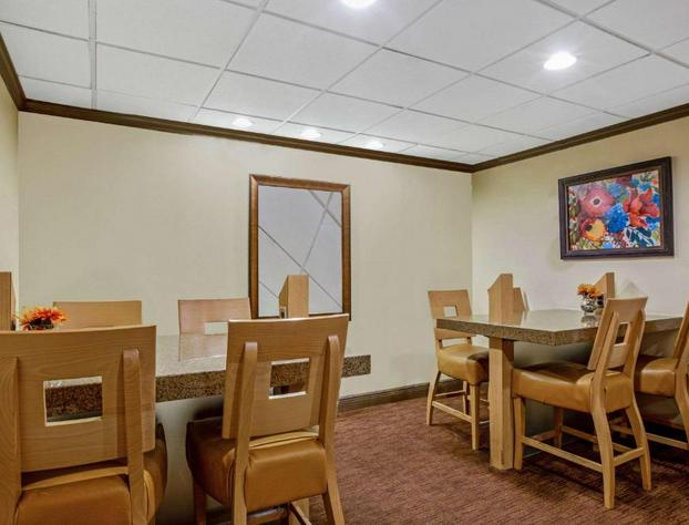 La Quinta Inn and Suites by Wyndham Miami Cutler Bay hotel detail image 1