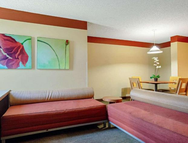 La Quinta Inn and Suites by Wyndham Miami Cutler Bay hotel detail image 3
