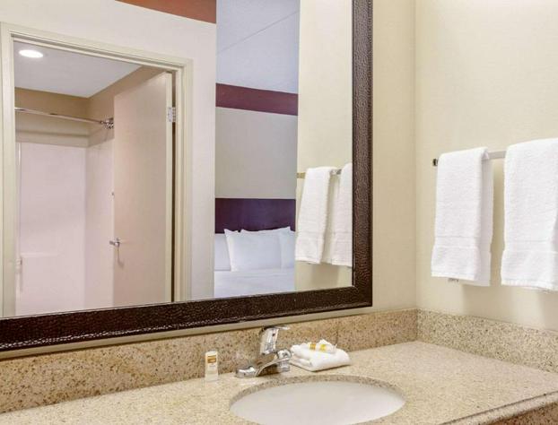 La Quinta Inn and Suites by Wyndham Miami Cutler Bay hotel detail image 4