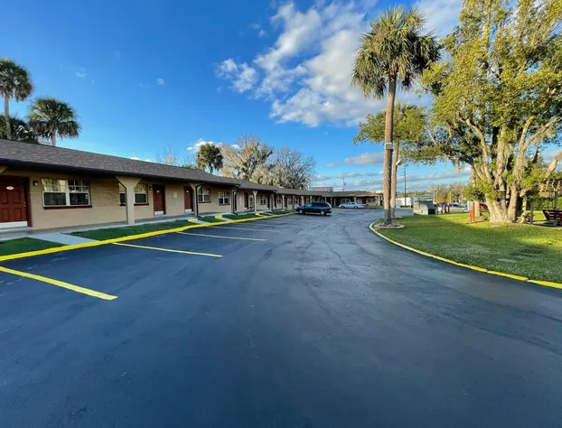 Shangri La Motel Ocala near Hwy 301 hotel detail image 1