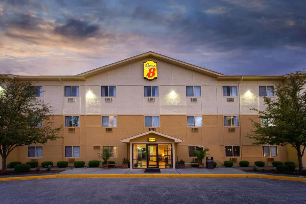Super 8 by Wyndham Cromwell/Middletown hotel hero