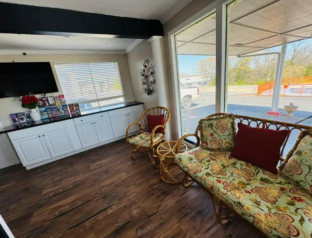 Oak Grove Inn hotel detail image 3