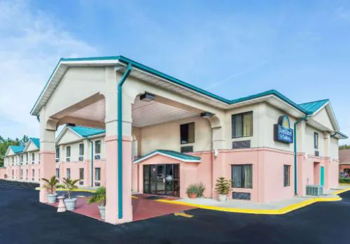 Days Inn by Wyndham Panama City/Callaway hotel hero