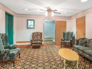 Days Inn by Wyndham Panama City/Callaway hotel detail image 1