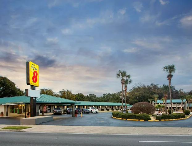 Super 8 by Wyndham Pensacola NAS Area hotel detail image 1